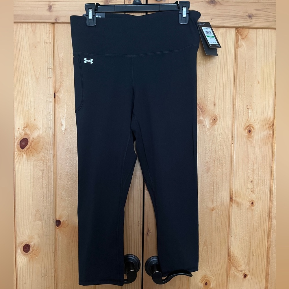 NWT Under Armour Jet Black Cropped Leggings Sz Large